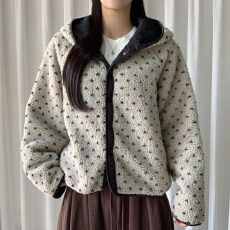 批发秋冬韩版新款两面穿连帽减龄波点撞色摇粒绒羊羔毛保暖<b class='q'>短</b>款<b class='q'>外套女</b>