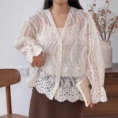 批发新款韩版法式<b class='q'>喇叭袖</b>微透拼接钩花蕾丝V领衫衬衣上衣女 配吊带