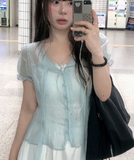 프랑스식 품격 반팔 여성 셔츠 여름 새로운 슬림해 보이는 디자인 센스 스트랩 거품 소매 V넥 맨위