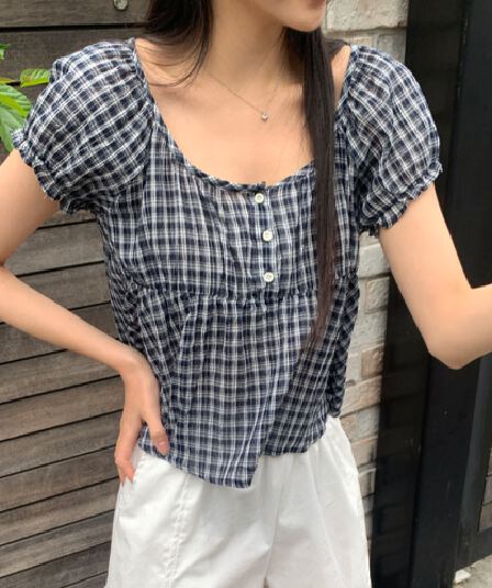 여름 연령 감소 작은 대중 디자인 센스 품격 레트로 체크무늬 거품 소매 얇고 가벼운 셔츠 여성용 짧은 소매 맨위