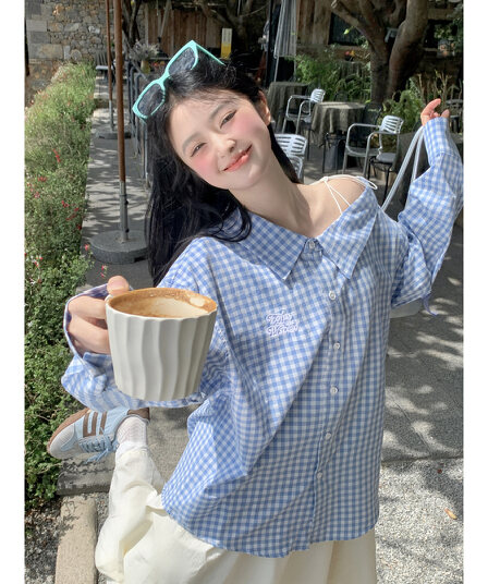 실사 달콤함 오프숄더 스트랩 체크무늬 여성 셔츠 봄 여름 새로운 Chic 루즈핏 디자인 센스 긴팔 맨위