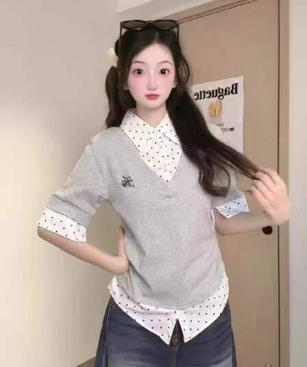 한 부서 도트 무늬 셔츠 페이크 레이어드 반팔 티셔츠 여성 여름 새로운 작은 대중 디자인 센스 몸매 가꾸기 학원 스타일 맨위