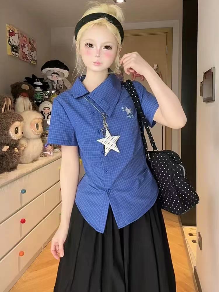 자수 체크무늬 비스듬한 칼라 쇼트 스타일 여성 셔츠 여름 몸매 가꾸기 슬림해 보이는 다용도 학원 스타일 레트로 핫걸 맨위 셔츠