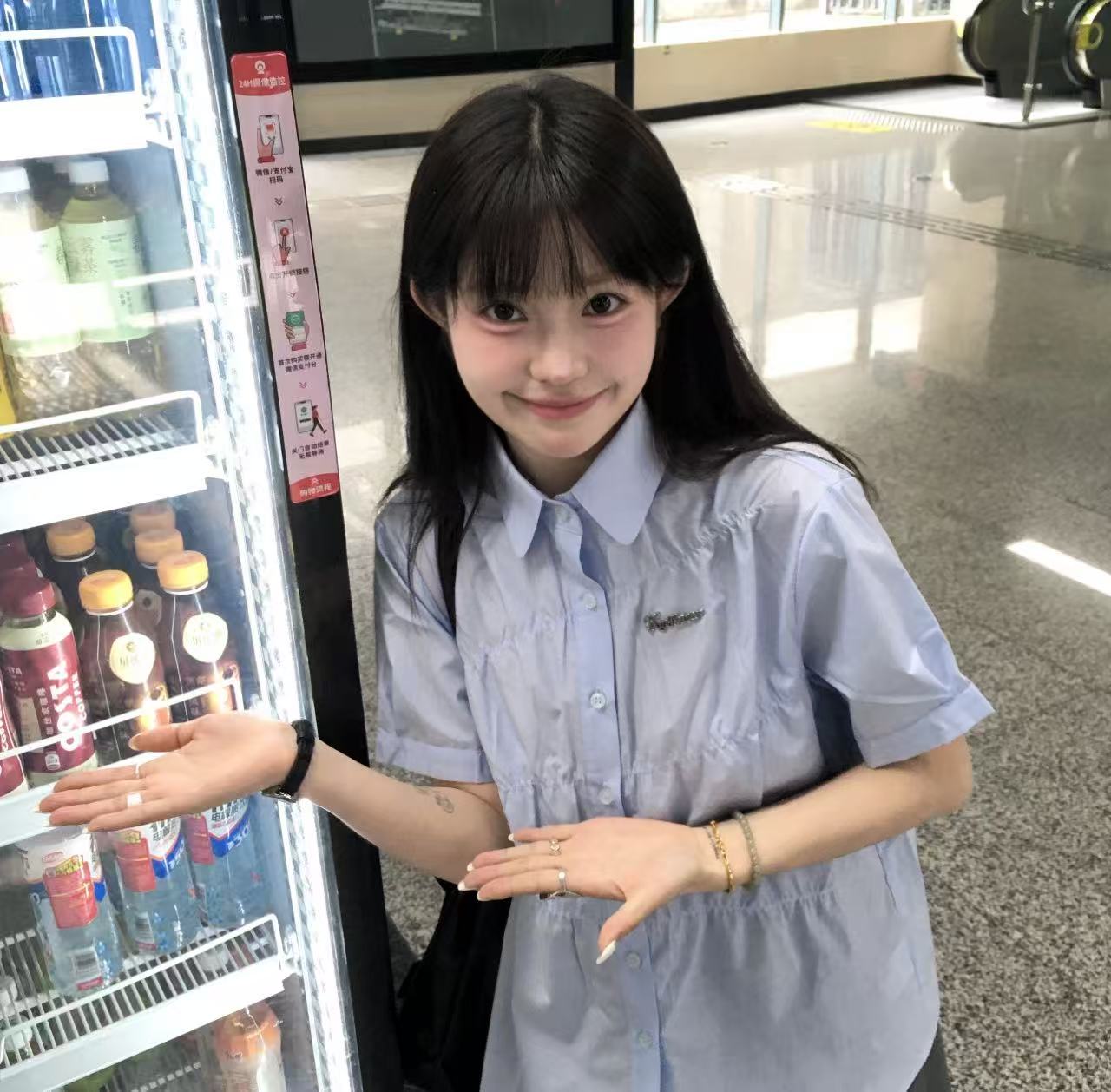 파란색 반팔 여성 셔츠 여름 학원 스타일 달콤함 루즈핏 단색 셔츠 한 부서 고급 센스 주름 맨위 트렌디