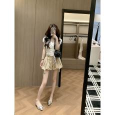 批发白色V领短袖t恤女2026夏季新款简约显瘦别致绝美上衣+<b class='q'>短裤</b><b class='q'>套装</b>