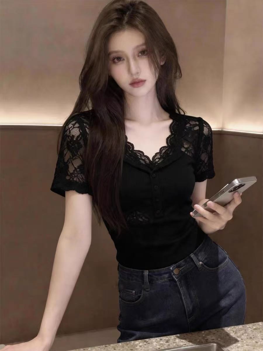 검정색 핫걸 V넥 레이스 측면 반팔 티셔츠 여성 여름 작은 키 고급 센스 고유 한 몸매 가꾸기 페이크 레이어드 맨위