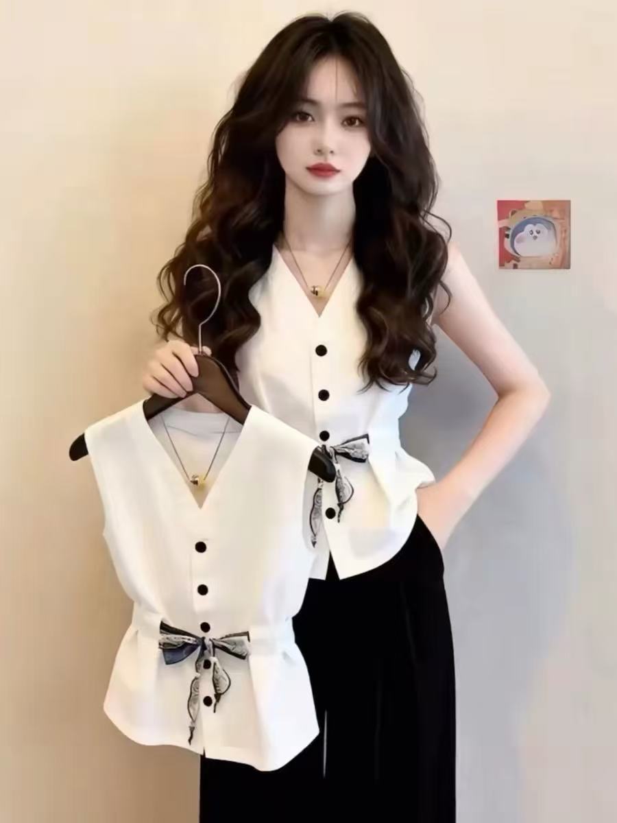 화이트 V넥 민소매 베스트 조끼 여성 여름 외출용 디자인 센스 단추 허리 수축 레이스업 나비 매듭 어깨 맨위