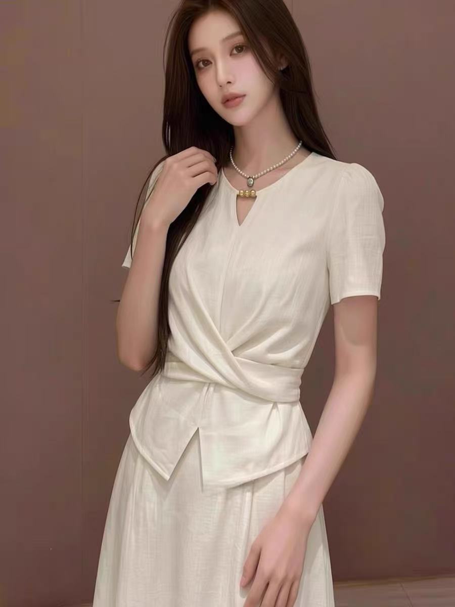 2026 여름 새로운 프랑스식 부드러운 바람 캐주얼 느긋한 반팔 주름 맨위 여성 슬림해 보이는 품격 다용도