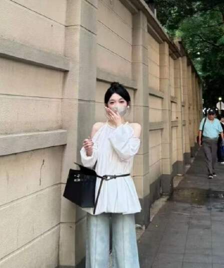 2026 가을 가벼움 요정 가스 새로운 꽃밭 여성 프랑스식 주름 부드러운 품격 오프숄더 긴팔 맨위