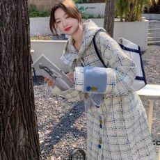 批发学院风时尚格纹连帽呢子大衣女秋冬中长款设计感过膝斗篷毛呢外套