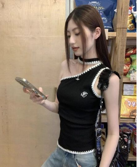 경관 그림 220 그램 40 1 1 차가운 실크 코튼 디자인 센스 오프숄더 여성 핫걸 프린트 비스듬한 어깨 티셔츠