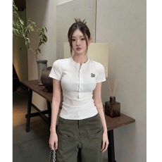 批发40支1*1纯棉美式紧身纽扣半开领短袖T恤女装修身显瘦辣妹绣花