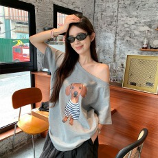 批发【官图】220克40支1×1酷丝棉 设计感露肩女辣妹印花斜肩T恤