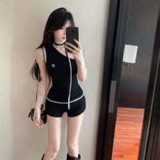 批发40支1*1纯棉 美式黑色贝壳斜肩挂脖吊带背心女设计感无袖露肩上衣