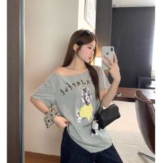 官图 220克40支1×1酷丝棉 设计感露肩女辣妹印花斜肩T恤