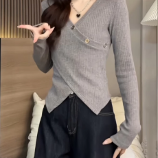 批发大码设计感V领长袖T恤女2026春秋新款微<b class='q'>胖</b><b class='q'>mm</b>修身显瘦交叉别致上衣