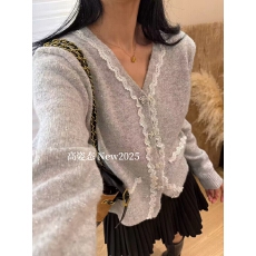 批发十三行2025秋冬新款小香风<b class='q'>蕾丝</b>拼接V领针织开衫女宽松毛衣外套