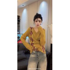 批发<b class='q'>欧洲站</b>2025冬季<b class='q'>新款</b>欧货女装宽松时尚休闲百搭纯色设计感针织打底