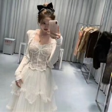 批发2026纯欲风<b class='q'>蕾丝</b>性感吊带背心女内鱼骨胸衣上衣外披半身裙三件套