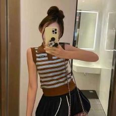 批发新款时尚气质撞色<b class='q'>条纹</b>polo领无袖<b class='q'>针织衫</b>背心+松紧腰短裙套装