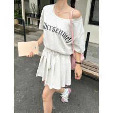 批发运动休闲套装女2026夏季小个子宽松一字肩斜肩T恤<b class='q'>百褶</b><b class='q'>短裙</b>两件套