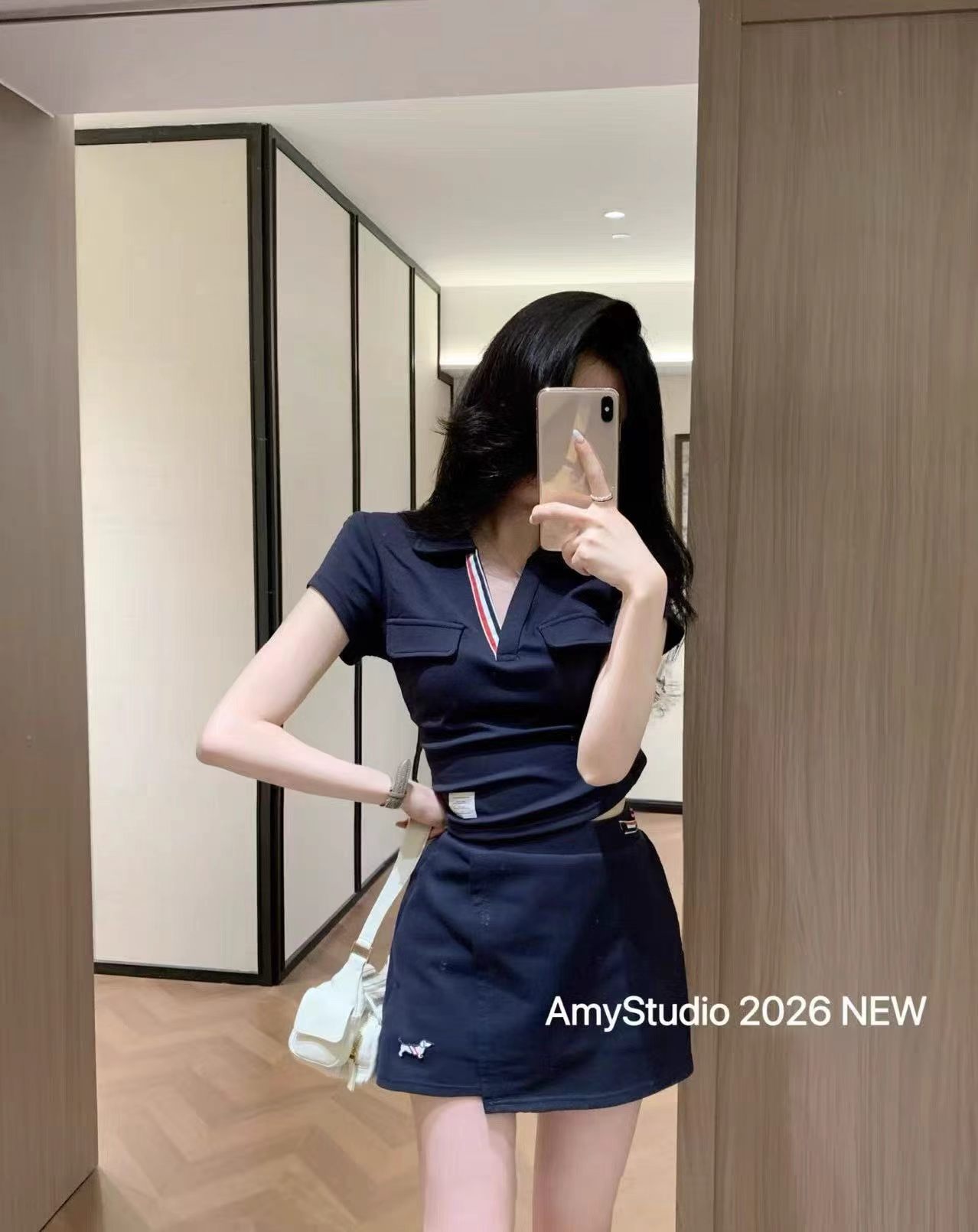 새로운 한 부서 패션 작은 폴로 칼라 깊은 v 개 자수 맨위 하이웨이스트 불규칙 짧은 치마바지 세트