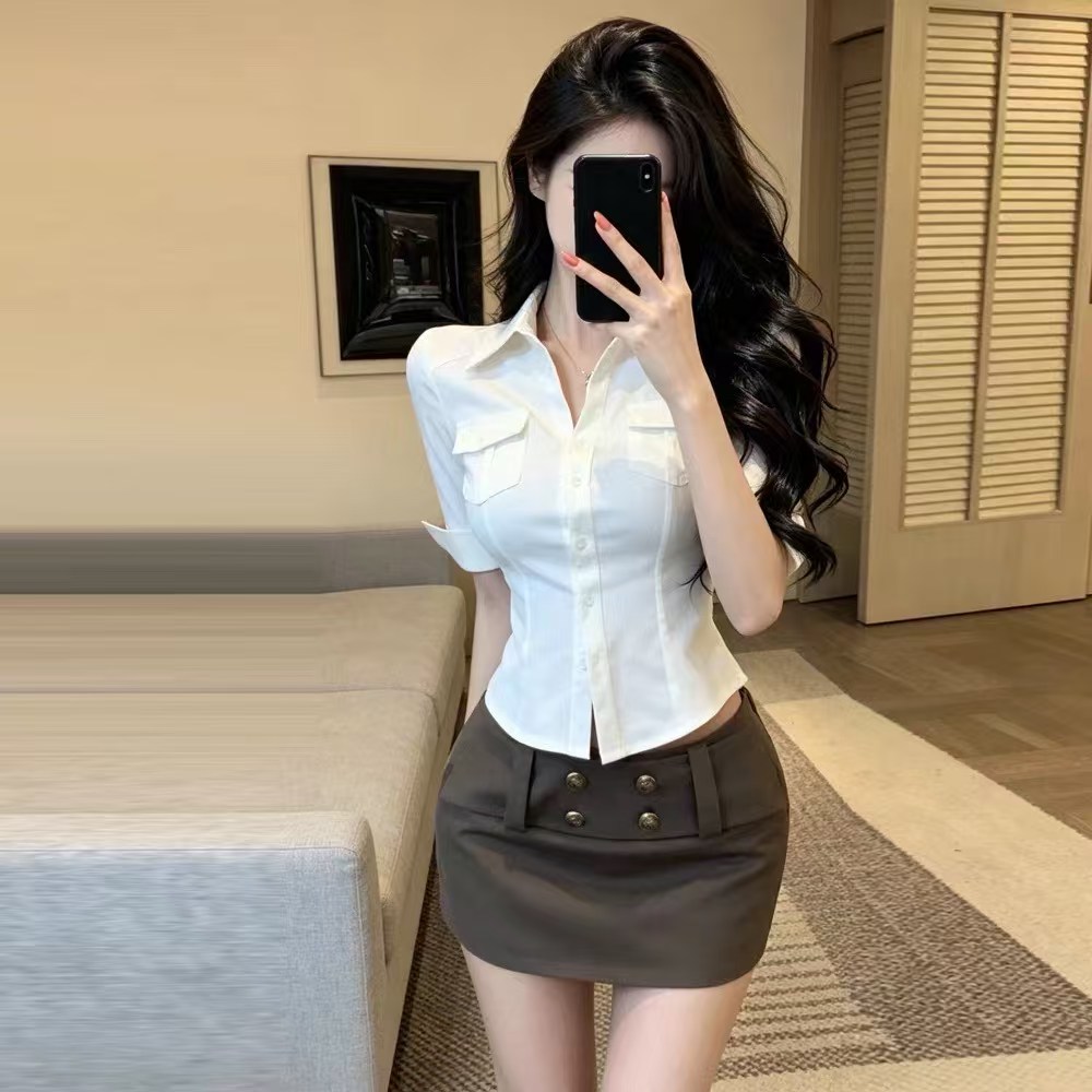 섹시함 핫걸 화이트 POLO 칼라 싱글 줄 버튼 반팔 셔츠 맨위 레트로 워크웨어 미니 스커트 경력 바람 세트