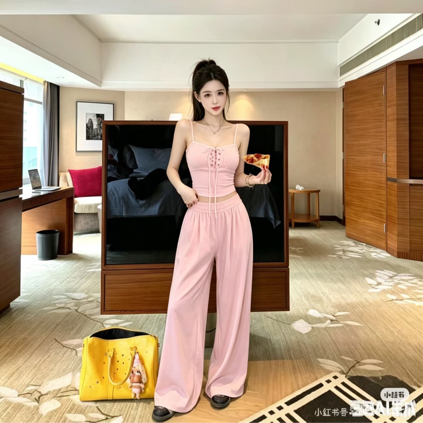 프랑스식 빛 럭셔리 민소매 베스트 주름 반신 치마 세트 여성 여름 새로운 허리 수축 슬림해 보이는 작은 샤넬 스타일 투피스 세트