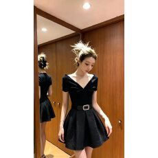 批发法式千金风黑色一字肩红底<b class='q'>连衣裙</b>女26夏收腰显瘦A字<b class='q'>蓬蓬裙</b>