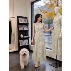 批发法式温柔风无袖碎花<b class='q'>连衣裙</b>2026年夏季新款设计感收腰显瘦韩系<b class='q'>长裙</b>