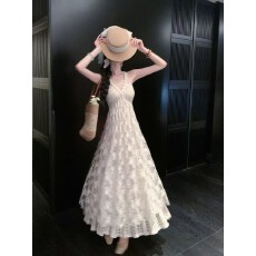 批发法式挂脖V领蕾丝新款仙气度假<b class='q'>长裙</b>显瘦无袖连衣裙