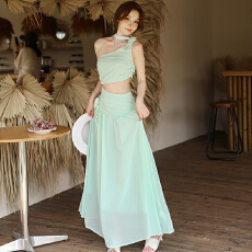 批发夏不晚法式不规则斜抹胸连衣裙夏季新款设计感露腰长裙高级感