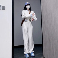 批发学院风运动套装秋季2025新款刺绣字母短款酷盐系长袖棒球服外套女