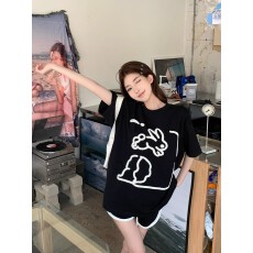 批发后包领纯棉<b class='q'>T</b><b class='q'>恤</b>落肩童话兔黑色短袖<b class='q'>t</b><b class='q'>恤</b>减龄设计感男友oversize上衣