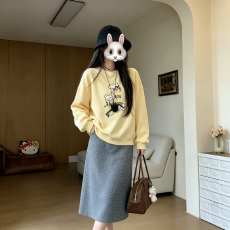 批发奶黄色可爱印花套头卫衣女 宽松慵懒风日常百搭长袖<b class='q'>上衣</b>