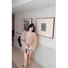 批发智英欧尼韩国<b class='q'>东大门</b><b class='q'>代购</b>2025冬v领法式慵懒风重工麂毛绒毛衣外套