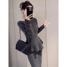 批发2025冬季新款气质时尚高级感坑条<b class='q'>伞</b>边针织上衣+显瘦半身<b class='q'>裙</b>两件套