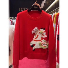 批发KingMelnn/肯麦依新年红色立体小马提花圆领毛衣女卡通童趣风针织