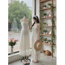 批发温柔法式白色碎花吊带连衣裙子女夏季2025年新款海边度假穿搭长裙