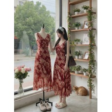 小君君布兰妮 夏日热恋/巨显白复古红不规则碎花裙女夏印花连衣裙