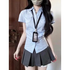 批发蓝色<b class='q'>条纹</b>翻领短袖衬衫女款2026新款夏季高级感褶皱收腰气质上衣女