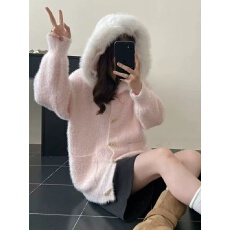 批发仿水貂绒软糯大毛领连帽针织牛角扣开衫女秋冬慵懒风加厚毛衣外套