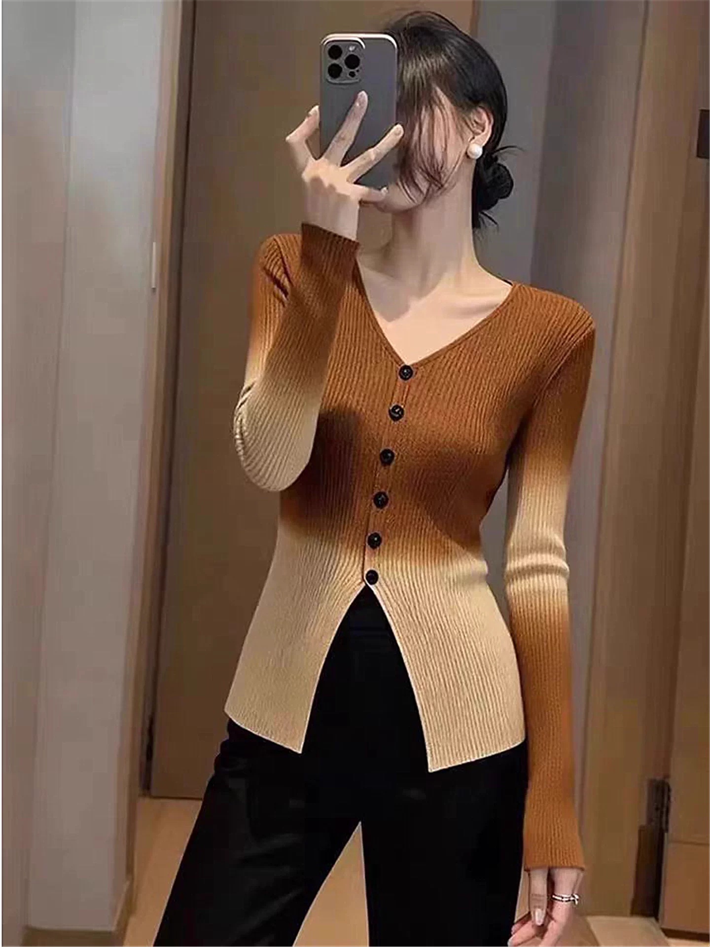 BY36650# 渐变开叉V领针织衫女新款秋季穿搭修身显瘦百搭叠穿长袖上衣  服裝批發女裝批發服飾貨源