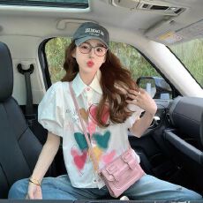 批发彩色爱心印花短袖衬衫女2026新款<b class='q'>夏</b>季法式减龄白色正肩泡泡袖上衣