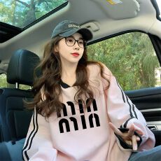 批发仿华棉复牛奶丝/后包领 粉色V领设计感卫衣女潮牌宽松运动风<b class='q'>上衣</b>