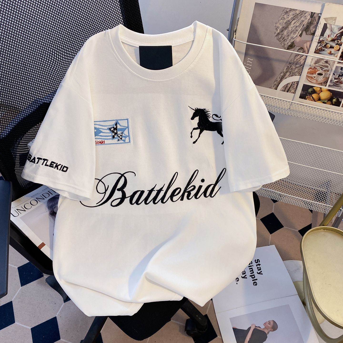 실사 더블 실 240 그램 순면 반팔 티셔츠 여성 여름 새로운 루즈핏 긍정적 인 어깨 만화 자수 라운드 넥 맨위