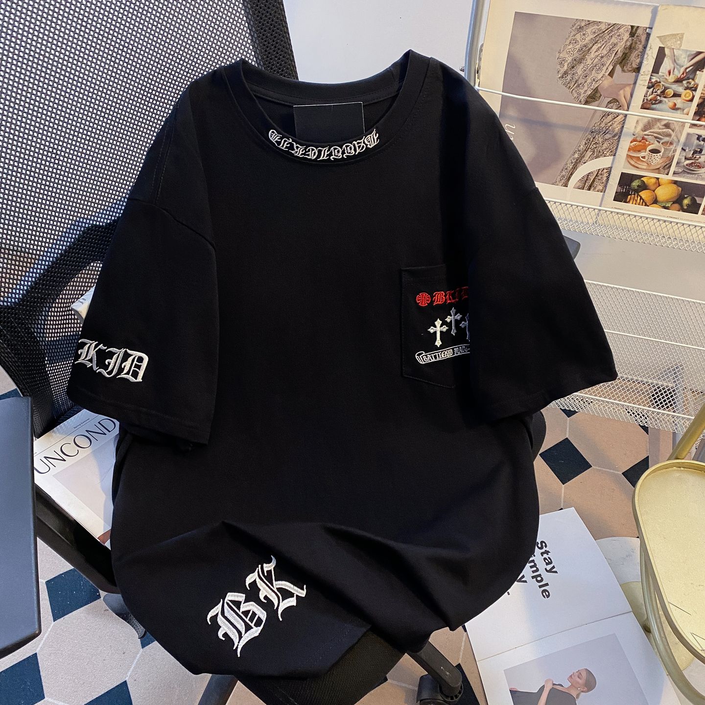 실사 더블 실 240 그램 순면 반팔 티셔츠 여성 여름 새로운 루즈핏 긍정적 인 어깨 만화 자수 라운드 넥 맨위