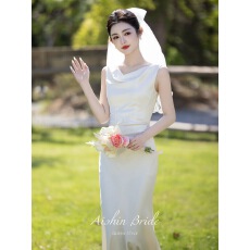 批发《无尽夏》订婚<b class='q'>礼服</b>缎面法式高级小白裙绝美轻婚纱女<b class='q'>敬酒</b>服