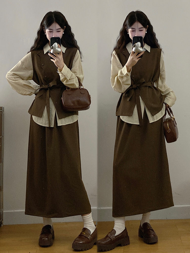 실사 빅 사이즈 여성 의류 2026 봄 새로운 커피 색상 한 부서 고급 센스 셔츠 베스트 반신 스커트 3종 세트