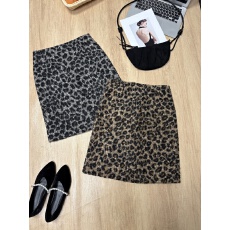 批发实拍 秋冬新款2025港风<b class='q'>复古</b>豹纹毛毛半身裙女气质百搭显瘦五分裙